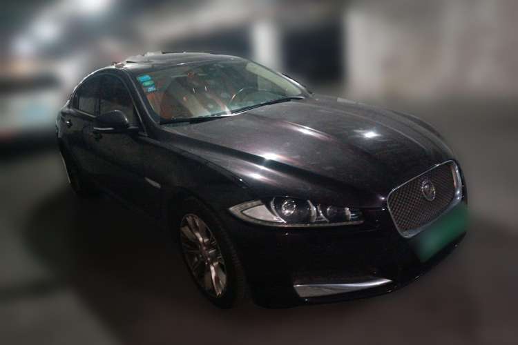 Used Jaguar XF 2015 XF 2.0T Luxury Edition Front Right 45 Deg