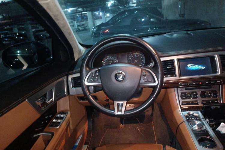 Used Jaguar XF 2015 XF 2.0T Luxury Edition Steering Wheel