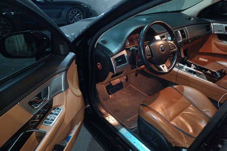 Used Jaguar XF 2015 XF 2.0T Luxury Edition Driver Seat