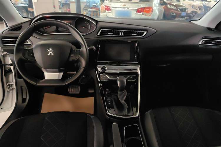 Used Peugeot 308 2016 230THP Automatic Luxury Edition Interior 3