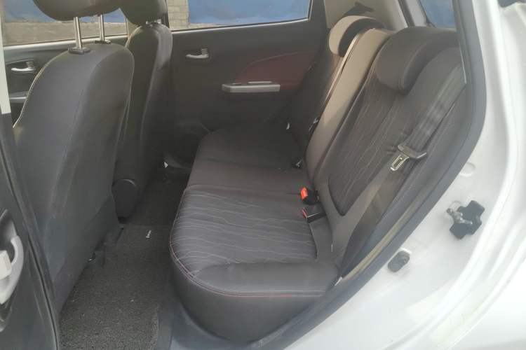 Used Changan Benni 2015 1.4L IMT Sunroof Version China IV Standard
