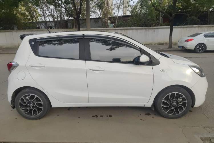 Used Changan Benni 2015 1.4L IMT Sunroof Version China IV Standard
