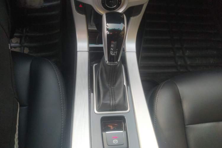 Used Luxgen 5 2014 Dance Limited Edition 1.8T Automatic Luxury Version
