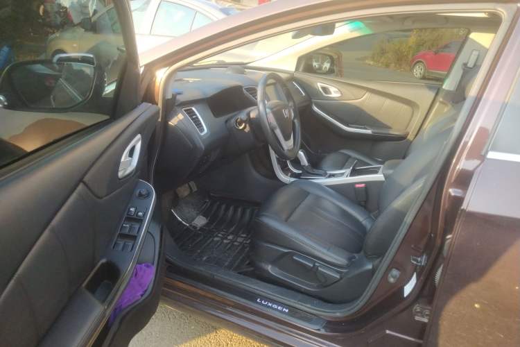 Used Luxgen 5 2014 Dance Limited Edition 1.8T Automatic Luxury Version
