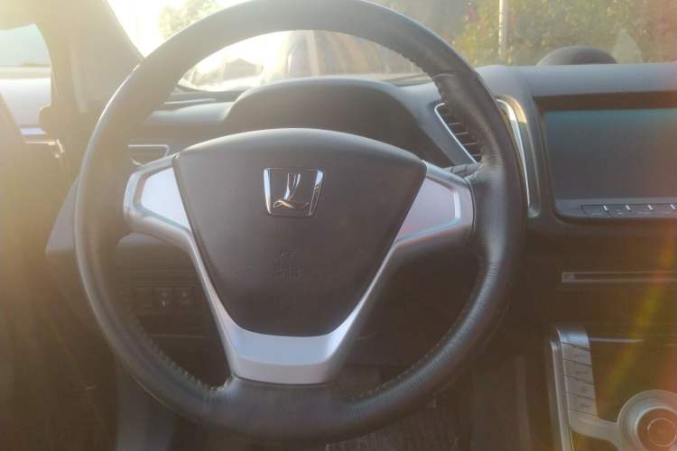 Used Luxgen 5 2014 Dance Limited Edition 1.8T Automatic Luxury Version
