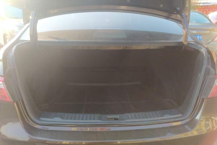 Used Luxgen 5 2014 Dance Limited Edition 1.8T Automatic Luxury Version
