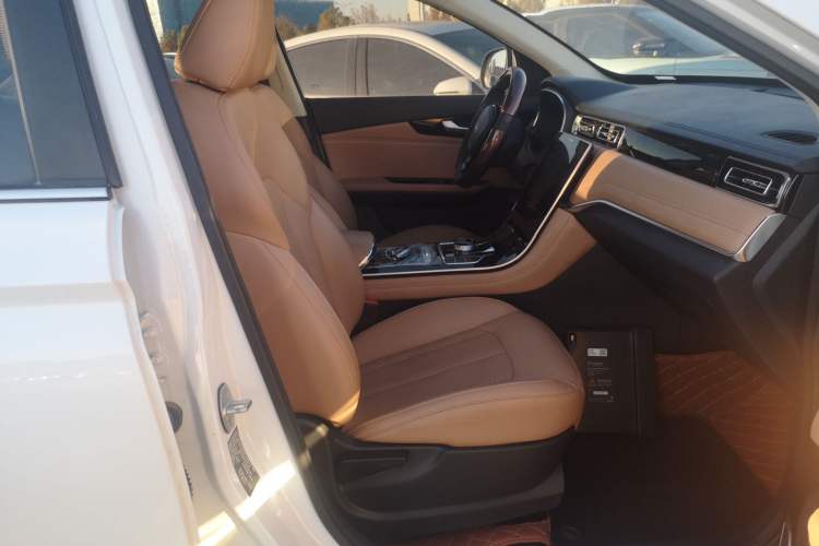 Used Sinotruk VGV VX7 2022 2.0T Automatic Industry-Customized Version HY4C20B
