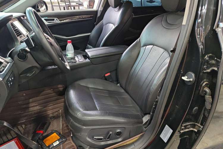 Used Hyundai Genesis 2015 3.0 GDi Two-Wheel-Drive Elite Edition