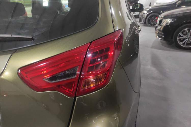 Used GAC Trumpchi GS5 Super 2015 2.0L Automatic Two-Wheel Drive Elite Edition Right Rear Taillight