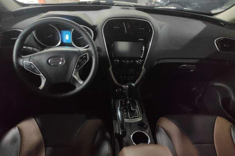 Used GAC Trumpchi GS5 Super 2015 2.0L Automatic Two-Wheel Drive Elite Edition Center Console