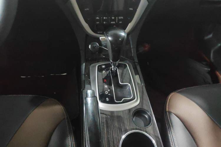 Used GAC Trumpchi GS5 Super 2015 2.0L Automatic Two-Wheel Drive Elite Edition Gear Lever