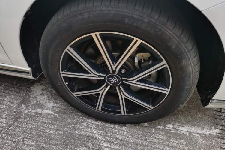 Used BYD Song MAX New Energy 2022 DM-i 105KM Prestige Model Right Front Wheel Hub