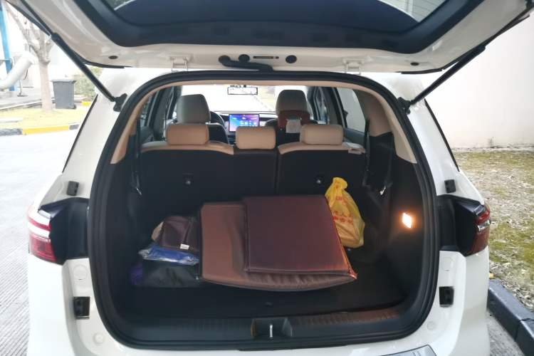 Used BYD Song MAX New Energy 2022 DM-i 105KM Prestige Model Trunk