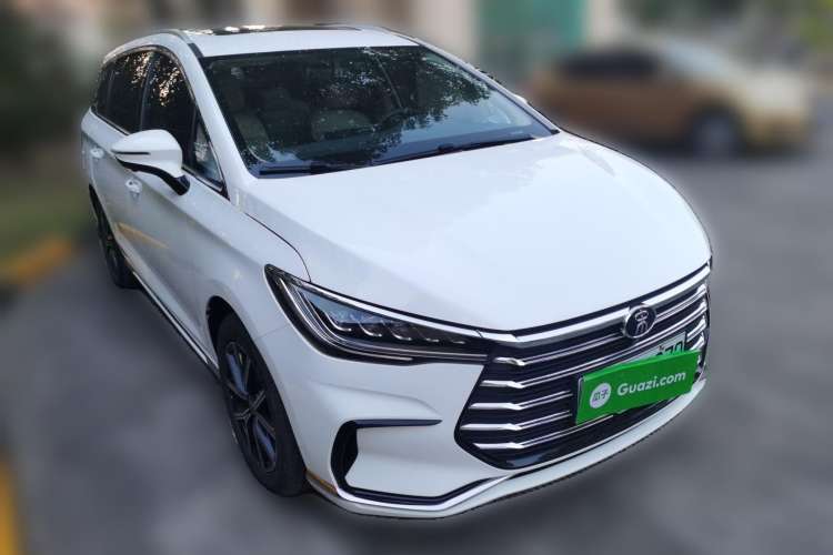 Used BYD Song MAX New Energy 2022 DM-i 105KM Prestige Model Front Right 45 Deg