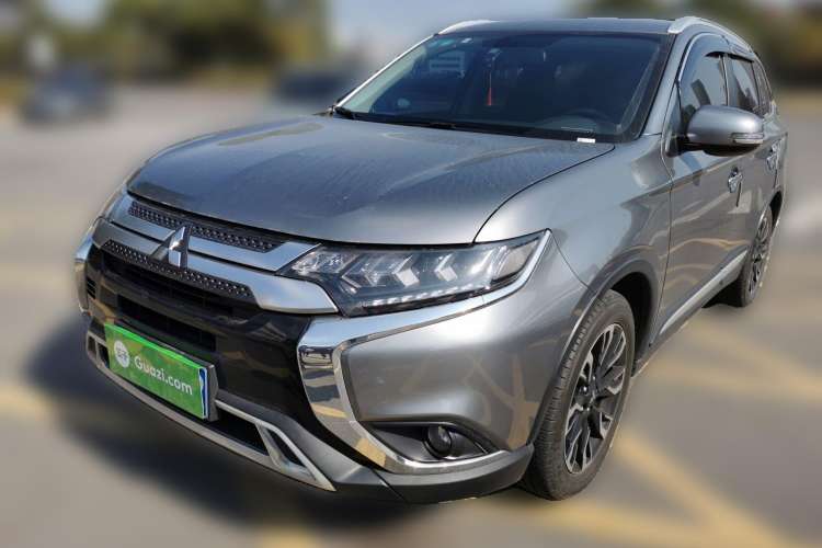 Used Mitsubishi Outlander 2019 2.4L Two-Wheel Drive ZhiXing Version 5 Seats China V Emission Standard