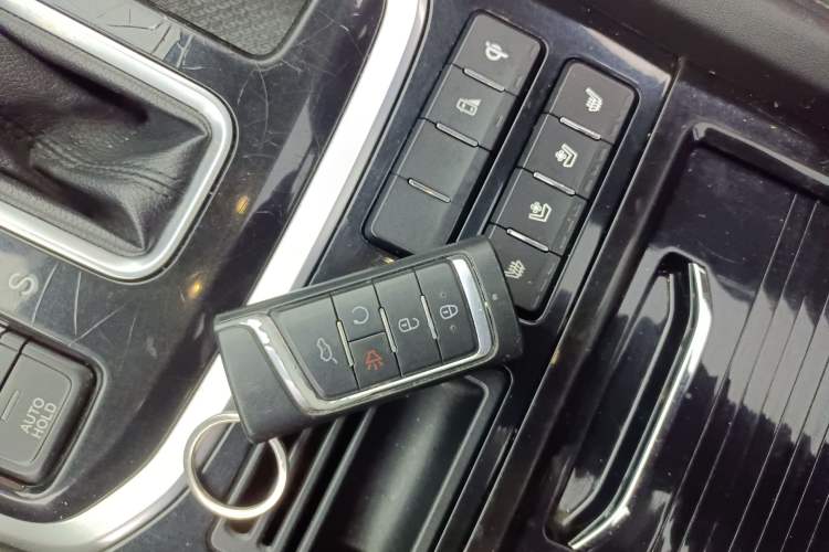 Used GAC Trumpchi GS7 2017 320T Two-Wheel-Drive Luxury Smart Connectivity Model
