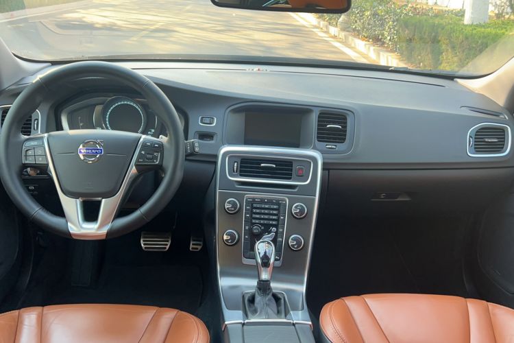 Used Volvo V60 2014 T5 Zhiya Edition
