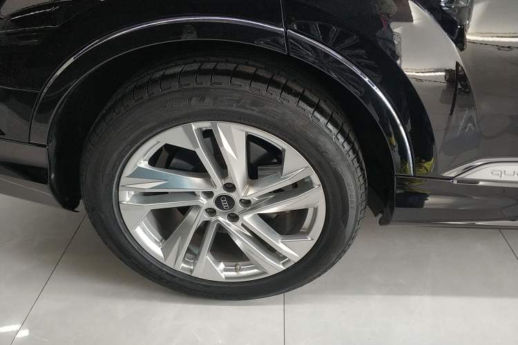 Used Audi Q7 2021 45 TFSI quattro S line Sport model