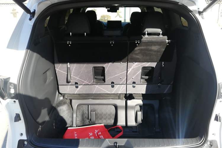 Used Toyota Granvia 2023 2.5L Hybrid Flagship VIP Edition Trunk