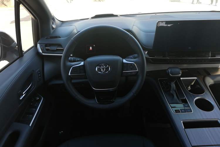 Used Toyota Granvia 2023 2.5L Hybrid Flagship VIP Edition Steering Wheel