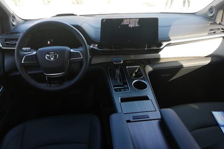 Used Toyota Granvia 2023 2.5L Hybrid Flagship VIP Edition Center Console