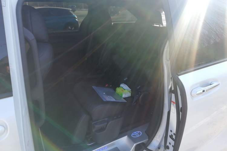 Used Toyota Granvia 2023 2.5L Hybrid Flagship VIP Edition Left Rear Seat