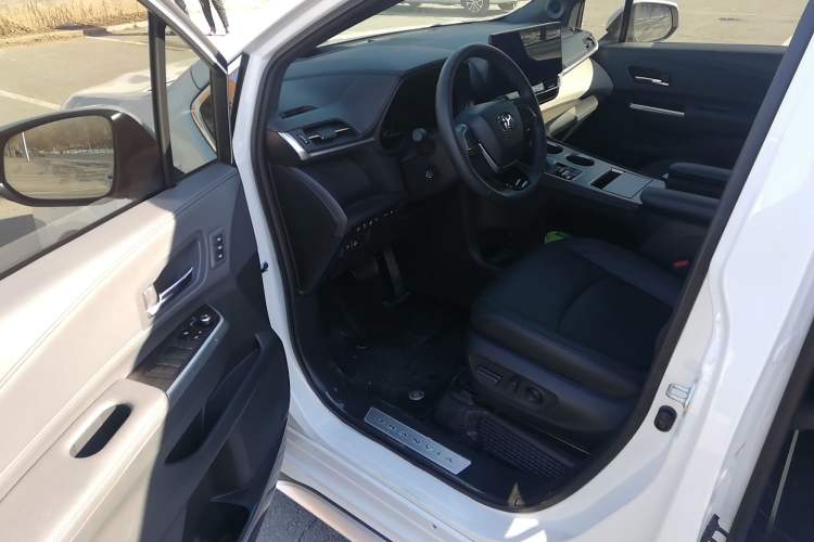 Used Toyota Granvia 2023 2.5L Hybrid Flagship VIP Edition Driver Seat