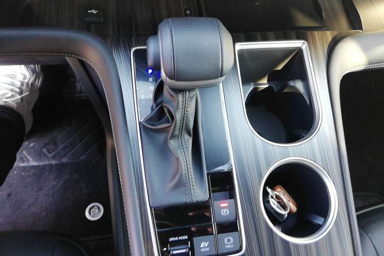 Used Toyota Granvia 2023 2.5L Hybrid Flagship VIP Edition Gear Lever