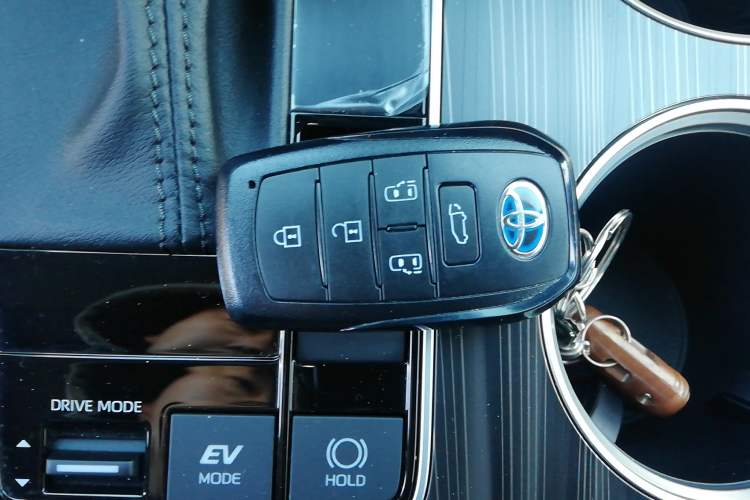 Used Toyota Granvia 2023 2.5L Hybrid Flagship VIP Edition Vehicle Key