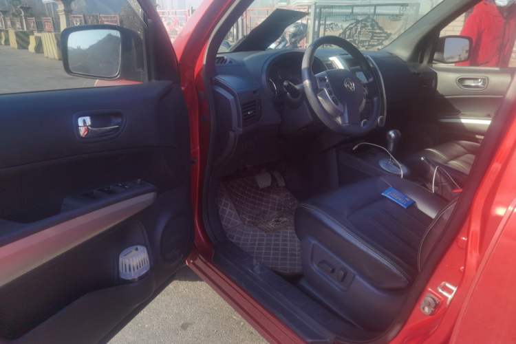 Used Dongfeng Fengdu MX6 2015 2.0L CVT Two-Wheel Drive Dream Edition