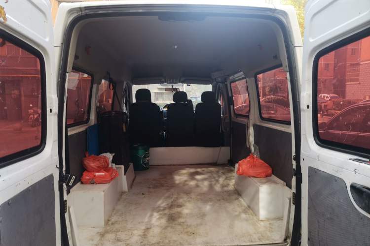 Used SAIC MAXUS  2017 2.5T AMT Aoyuntong National V Short Wheelbase Mid-Roof 5/6/10-Seater
