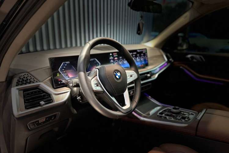 Used BMW X7 2023 xDrive40i Luxury Package with Leading Features
