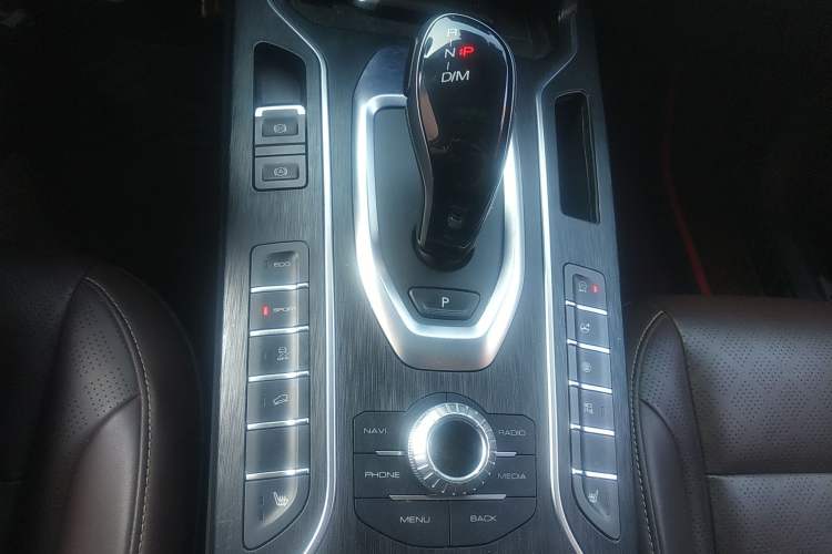 Used Wey VV6 2018 2.0T Two-Wheel-Drive Ultra-Luxury Version China V Standard
