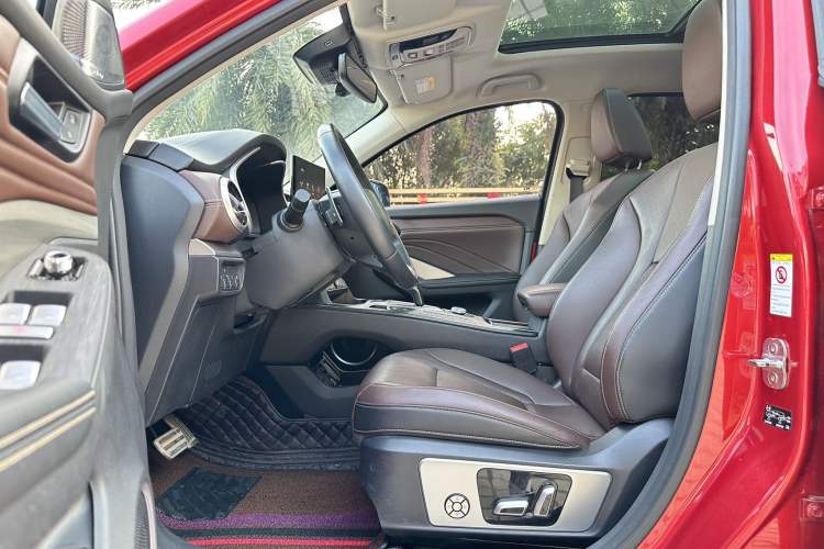 Used Wey VV6 2018 2.0T Two-Wheel-Drive Ultra-Luxury Version China V Standard
