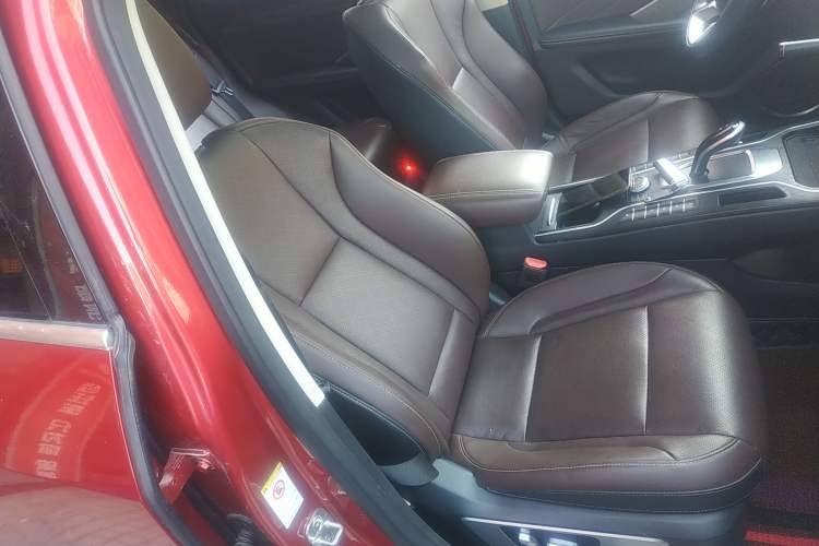 Used Wey VV6 2018 2.0T Two-Wheel-Drive Ultra-Luxury Version China V Standard
