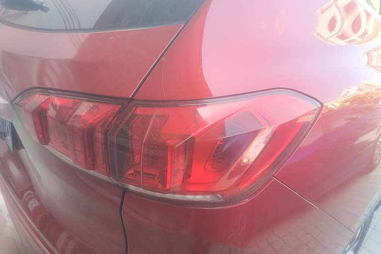 Used Wey VV6 2018 2.0T Two-Wheel-Drive Ultra-Luxury Version China V Standard
