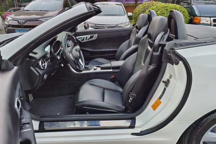 Used Mercedes-Benz SLK-Class 2011 SLK 200 Fashion Model
