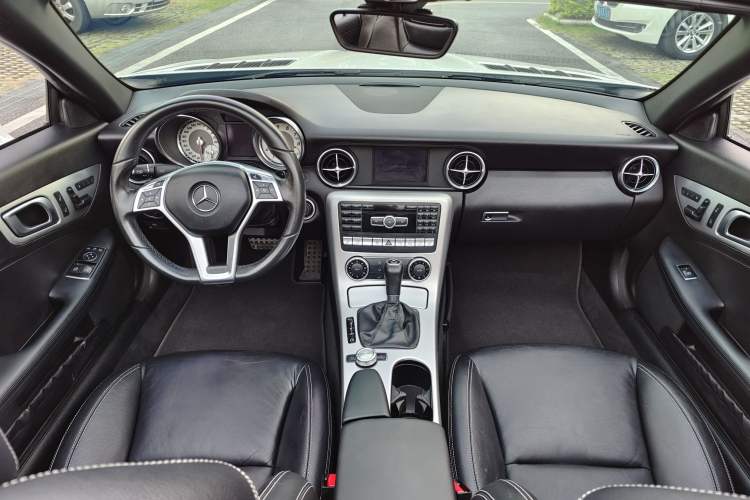 Used Mercedes-Benz SLK-Class 2011 SLK 200 Fashion Model
