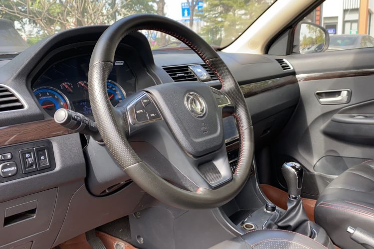 Used Dongfeng Fengon 370 2016 1.5L Manual Luxury 7-Seater
