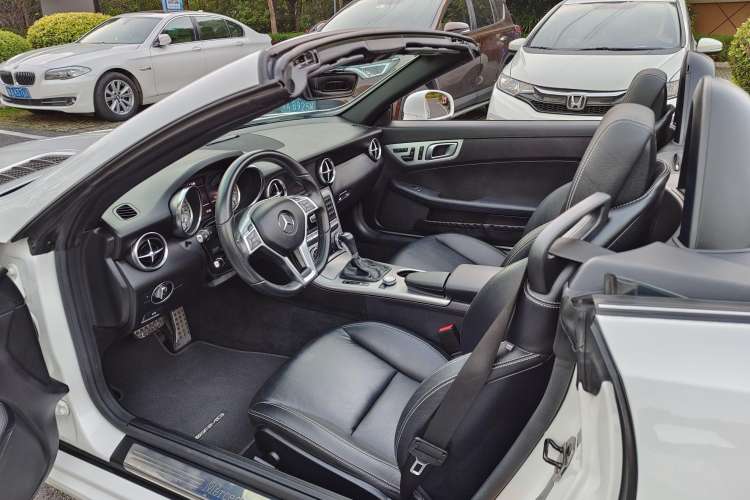 Used Mercedes-Benz SLK-Class 2011 SLK 200 Fashion Model
