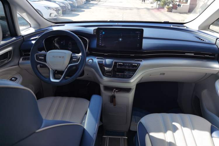 Used Roewe iMAX8 2022 400TGI Prestige Edition
