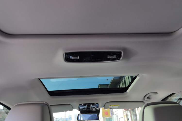 Used Roewe iMAX8 2022 400TGI Prestige Edition
