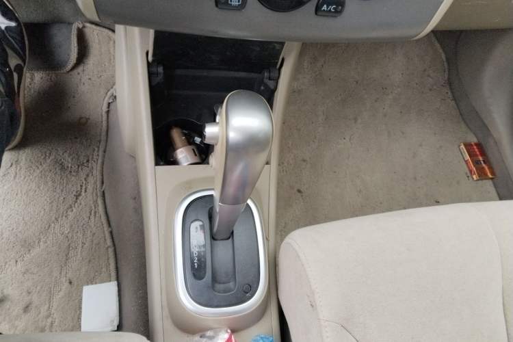 Used Nissan Tiida Sedan 2008 1.6L Automatic Fashion Edition Gear Lever