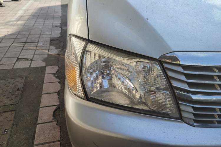 Used Jinbei Grace 2013 2.0L Zhi Ling Standard Model 9-Seater National Games Commemorative Edition China IV Emission Standard 9 Seats
