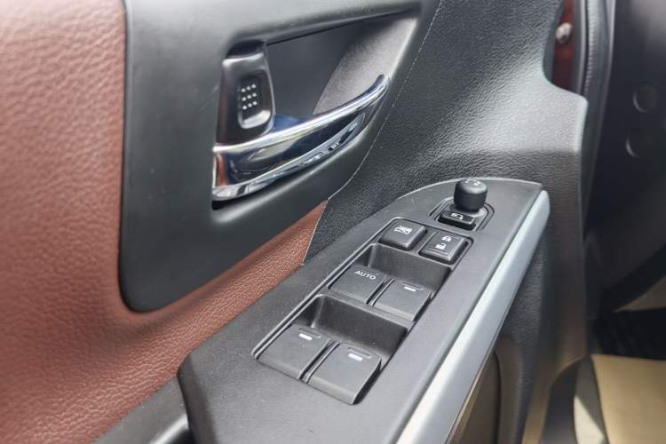 Used Suzuki Vitara S-Cross 2017 1.6L CVT Two-Wheel Drive Urban Advanced Model
