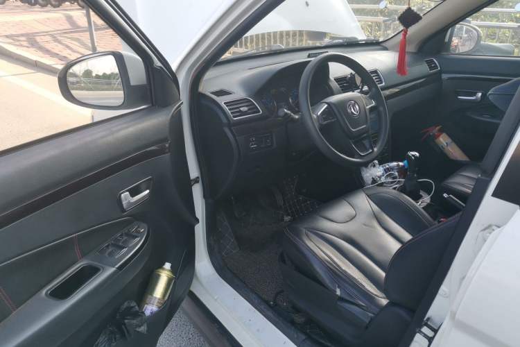 Used Dongfeng Fengon 370 2016 1.5L Manual Elite Travel Edition 7 Seats
