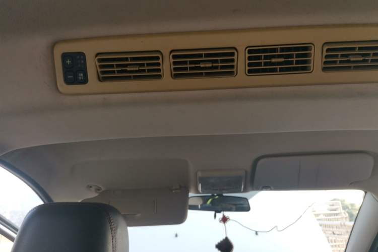 Used Dongfeng Fengon 370 2016 1.5L Manual Elite Travel Edition 7 Seats
