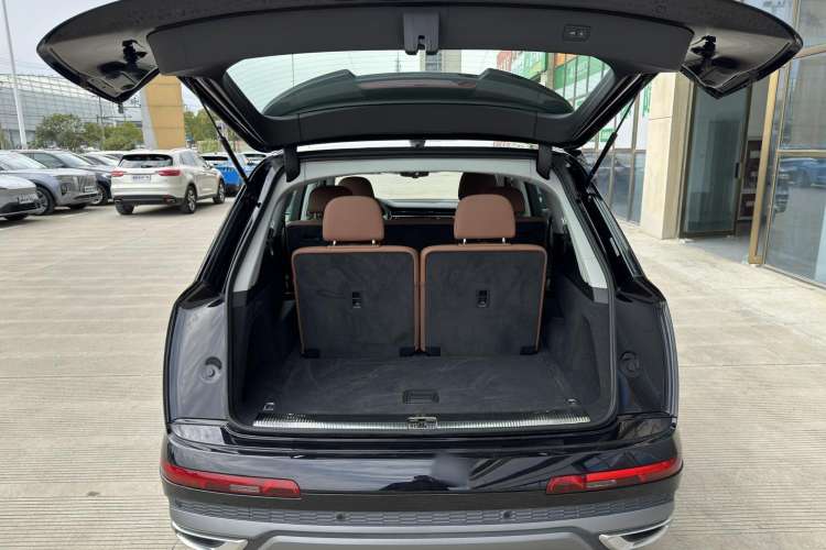 Used Audi Q7 2021 45 TFSI quattro S line Sport model