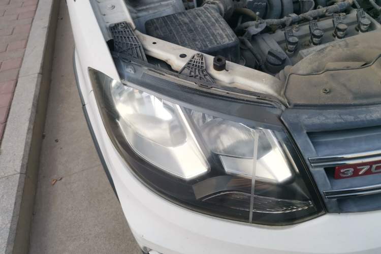 Used Dongfeng Fengon 370 2016 1.5L Manual Elite Travel Edition 7 Seats
