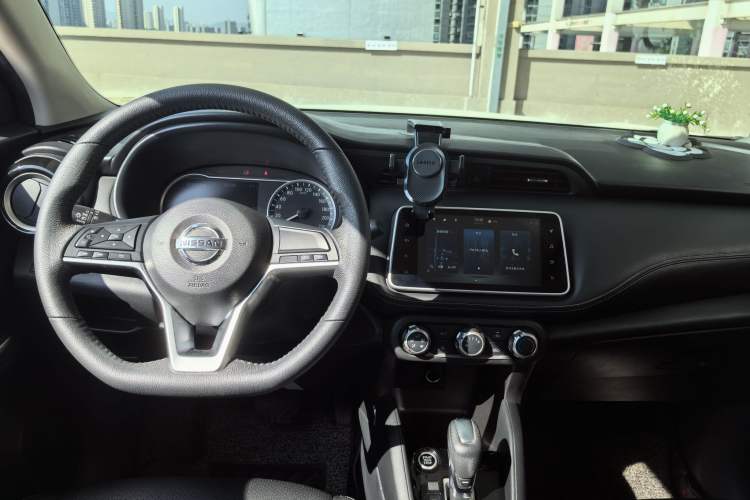 Used Nissan Kicks 2021 1.5L XV CVT Smart Connect Luxury Edition
